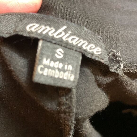 Ambiance Size Small Biker shorts. Pockets on both sides. True to size - Picture 5 of 7